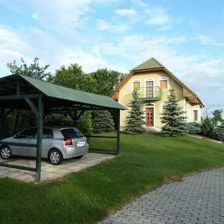 Holiday In Revfulop/balaton 19614 Ferienhaus *